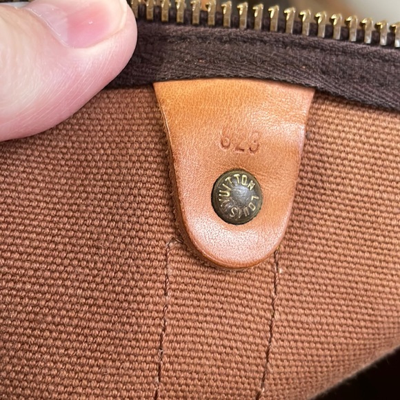 Louis Vuitton Vintage Boston Keepall 55 Travel Bag. - Picture 7 of 16